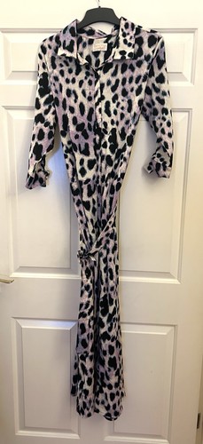 Dancing leopard lilac animal - leopard,