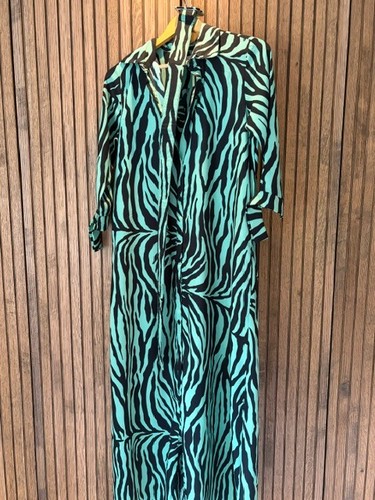 Dancing leopard green - dancing,