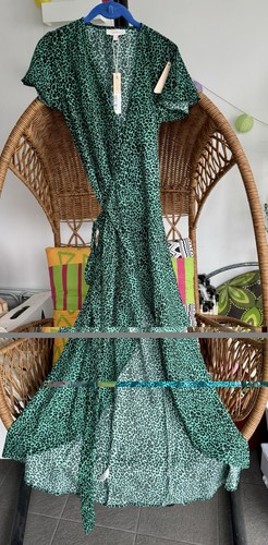 Dancing leopard green - dancing,