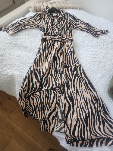 Gorgeous zebra print dancing - gorgeous,