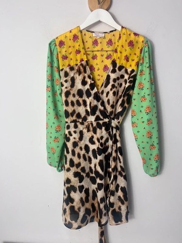 Dancing leopard contrast/clash
