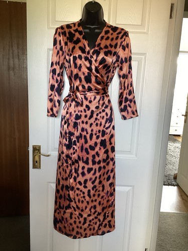 Dancing leopard animal print - dancing,