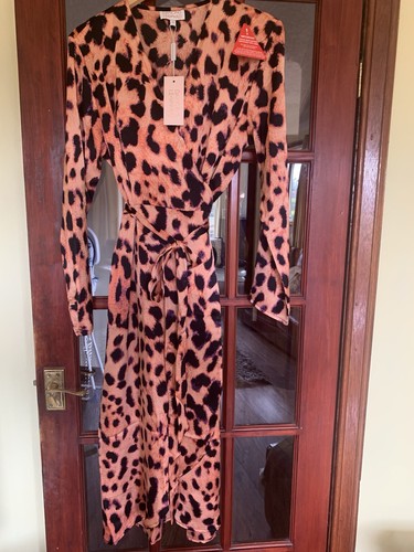 Dancing leopard ladies - leopard,