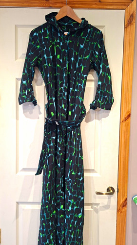 Dancing leopard black green - dancing,