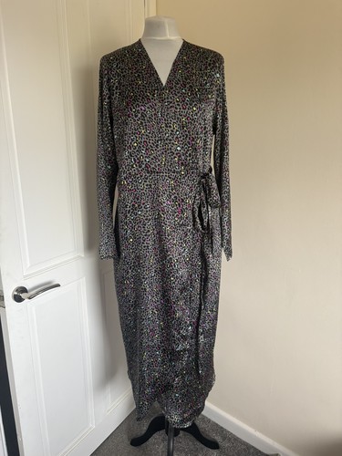 Dancing leopard grey - leopard,