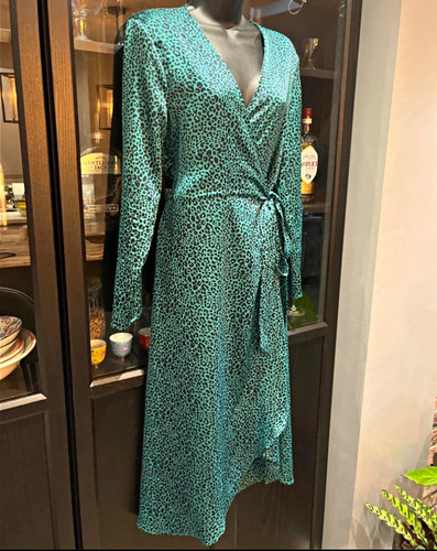 Dancing leopard green black - dancing, green/black